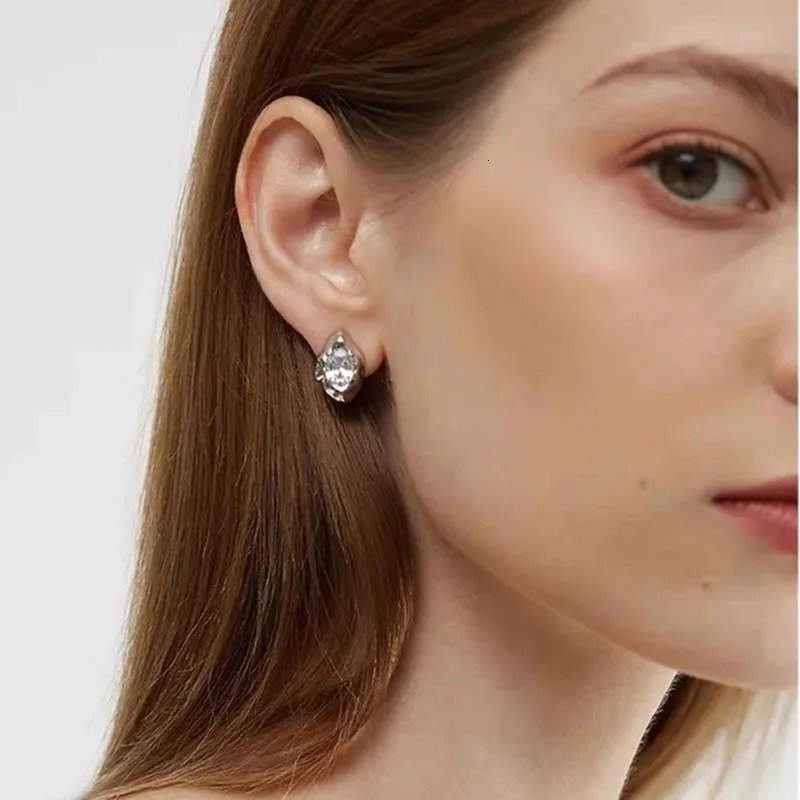 Europe America Gold and Silver Oval Irregular Diamond Earrings Womens Simple Fashion Jewelry Trend 250314
