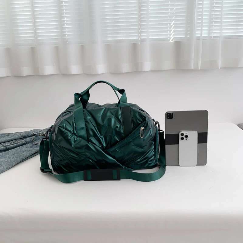 2025 New Large Capacity Splicing Zipper Solid Thread Down Cloth Travel Bag Designer Fashion Handbag Women's Bag2