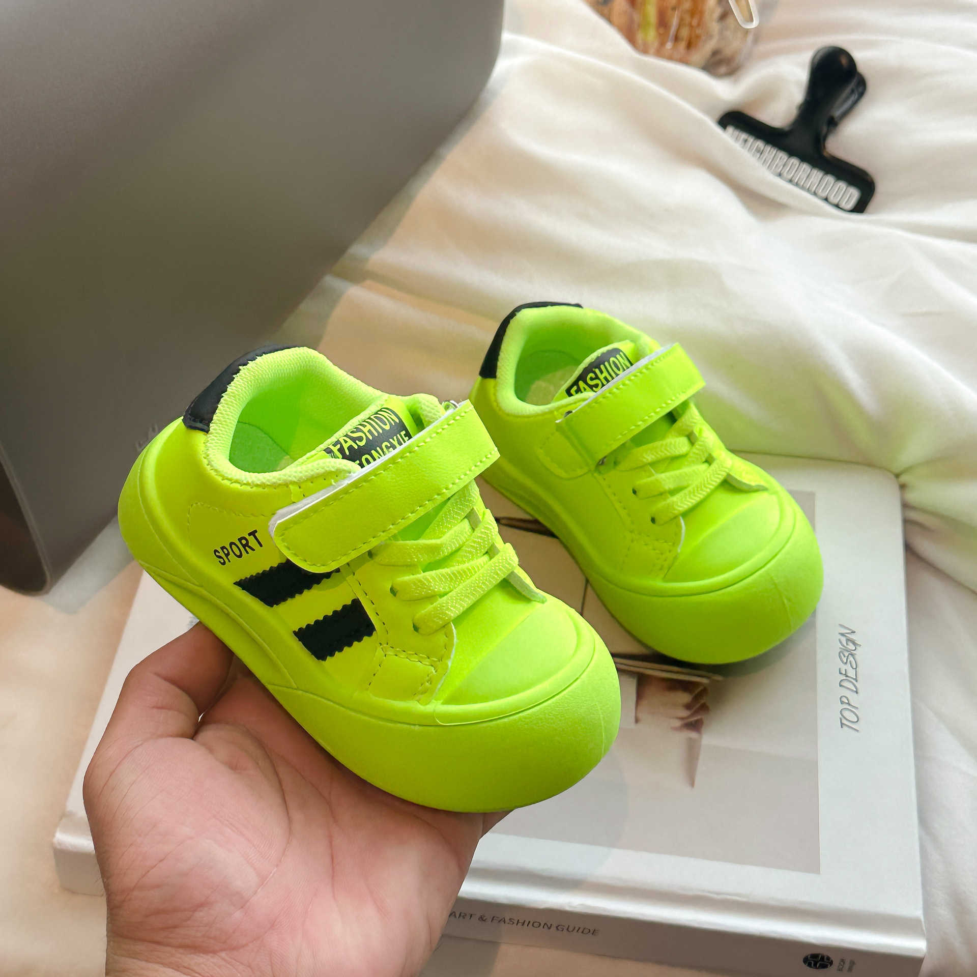 Athletic Outdoor Infant and toddler walking shoes male baby shoes soft soled anti slip shoes single shoes for girls spring and autumn styles white sho