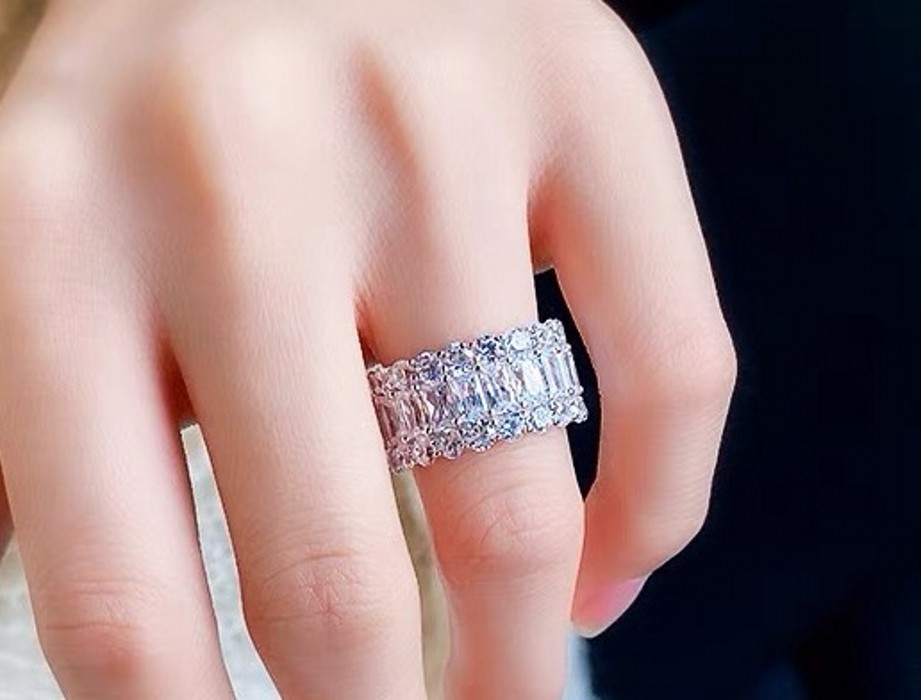 2025 Sparkling Luxury Jewelry Wedding Rings 925 Sterling Silver Fill Princess Cut White 5A Cubic Zircon CZ Diamond Gemstones Party Eternity Women Band