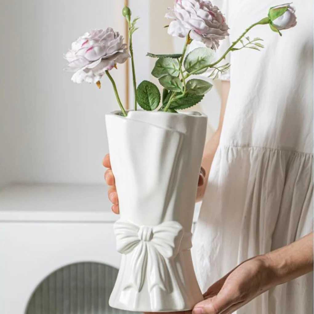 Elegant Bow Premium Green And Flowers Cute Adds Beauty Decor Delicate Flowers Handcrafted Texture Vase Milky WhiteT250315