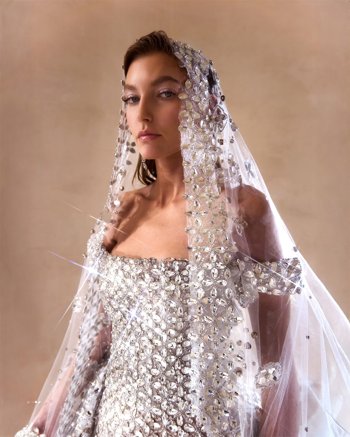 Stunning Crystal Wedding Dresses Off Shoulder 3D Flowers Bridal Gowns with Detachable Train Mermaid Customized Sweep Train Bride Dress Vestidos De Nov