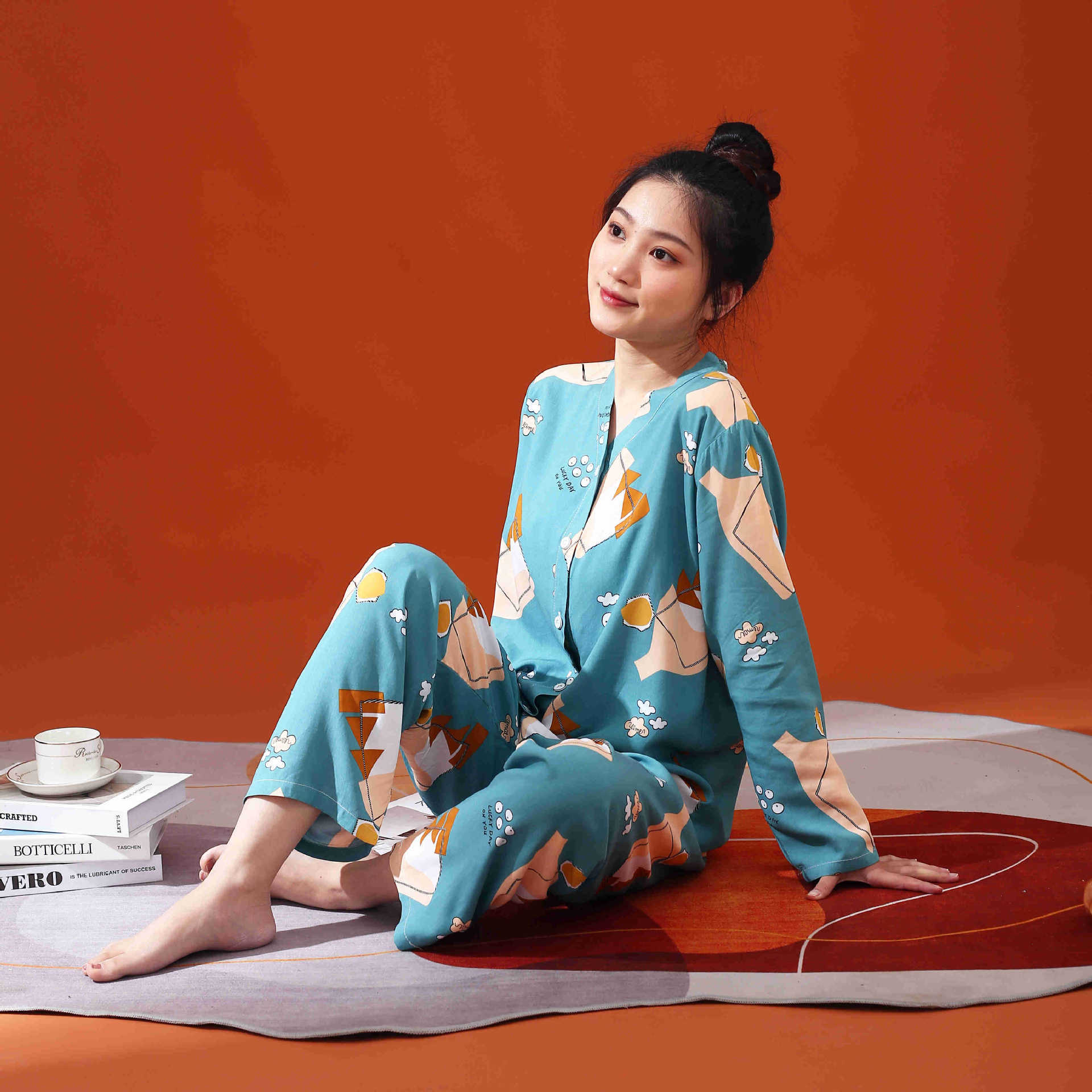 B886-Spring and autumn pajamas women's pure cotton long sleeves with chest pads with bra pads home clothes can be worn outside suits