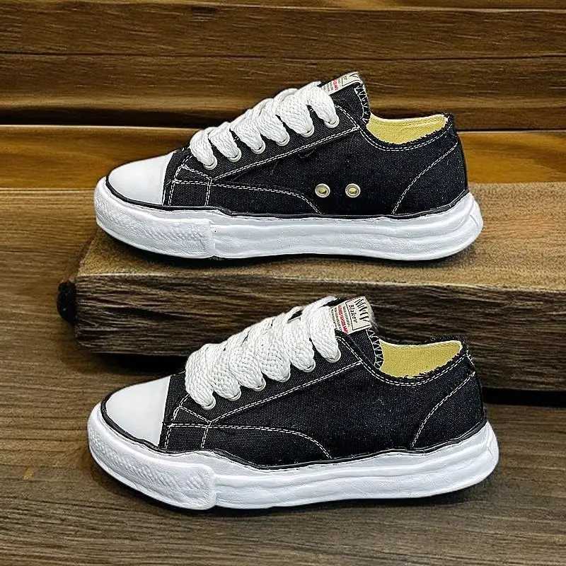 New autumn canvas shoes mens low top thick selling high gain casual sports shoes Y250315