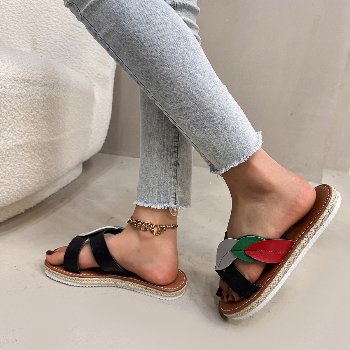 Elegant Women's Open-Toe Flat Sandals - Lightweight and Breathable Footwear for Hot Days