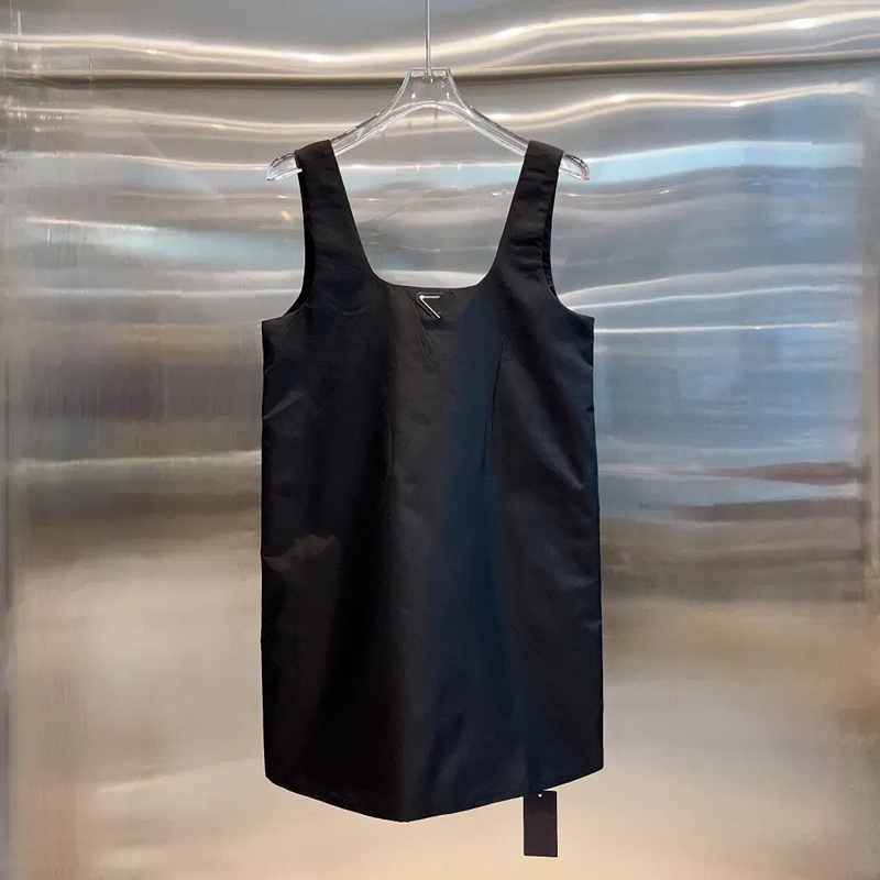 Designer Dress 2025 Summer Strap Nylon Dress Fashion Casual A-line Tank Top Dress Paired with Inverted Triangle Pattern Top Quality Womens Clothing