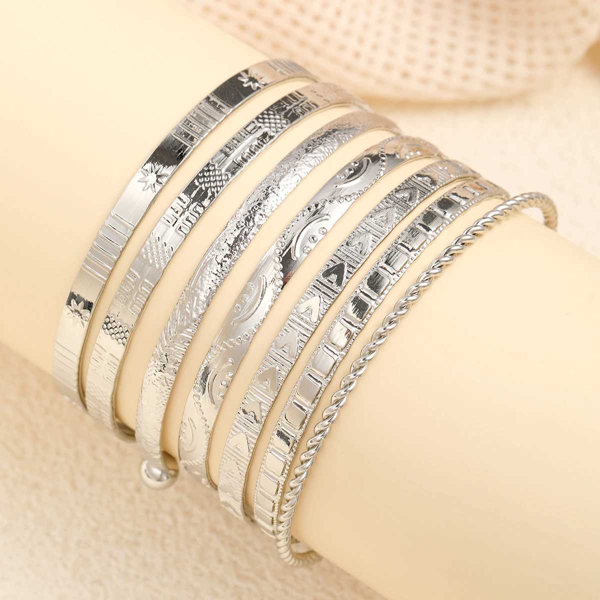 7 pieces/set Retro Elegant Diamond Heart Twisted Design Bracelet Gold Smooth Bracelet Set Female Charm Jewelry GiftXJ250315