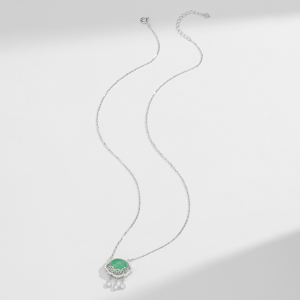 925 Necklace female retro style emerald sterling silver green chalcedonic diamond Peace lock necklace new Chinese clavicle chain jewelry