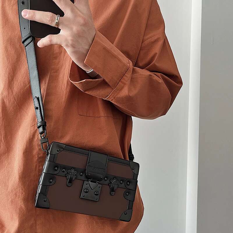 2025 new lock box shaped designer fashionable men's small square shoulder sloping Pu leather phone bag unisex wallet2