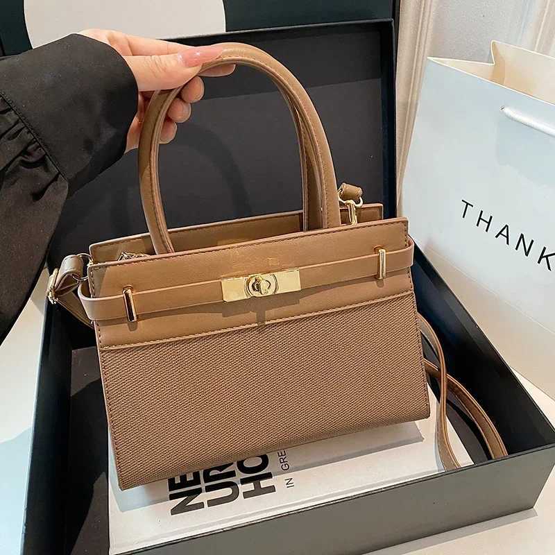 Chic Casual Messenger - Luxury Vintage Leather Purse With Crossbody Strap Minimalist Parisian-Inspired Design Y250315