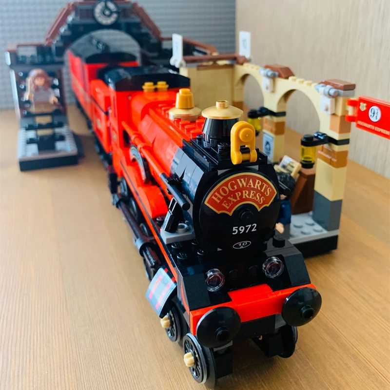 Magic Movie Series Express Train Creative and Versatile Creative Building Assembly B Toys Childrens Gifts Toys Christmas 75955 Y250315