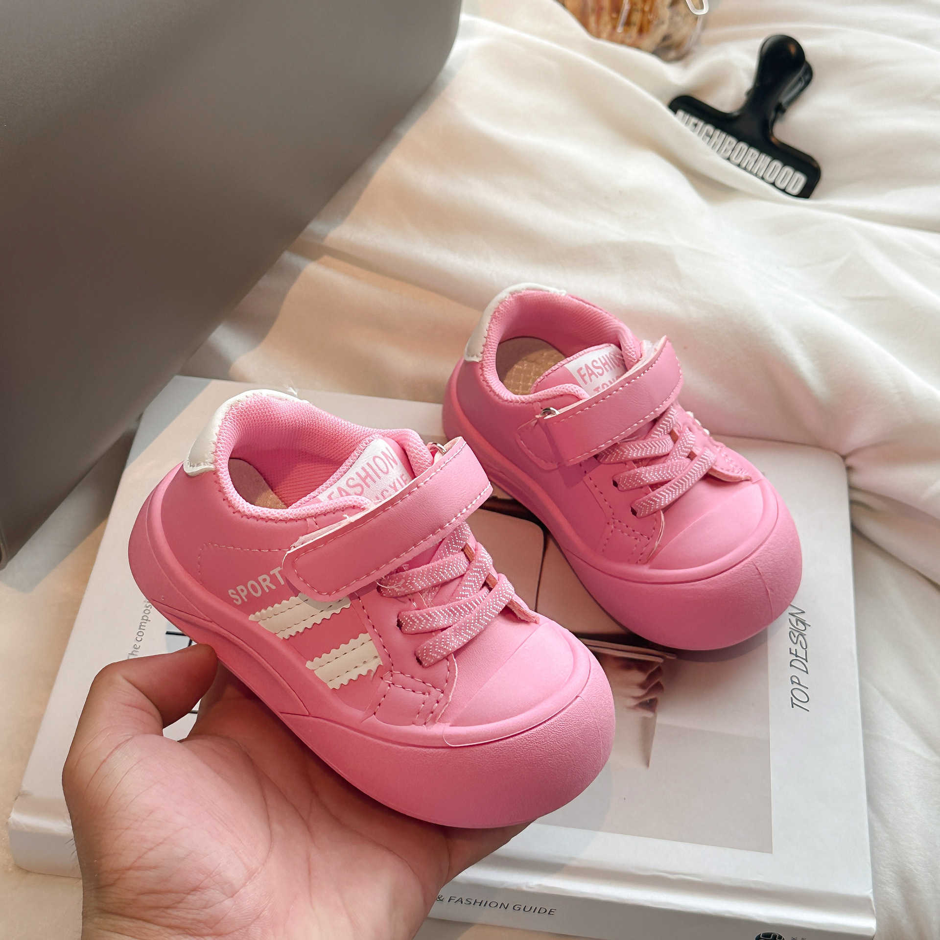 Athletic Outdoor Infant and toddler walking shoes male baby shoes soft soled anti slip shoes single shoes for girls spring and autumn styles white sho