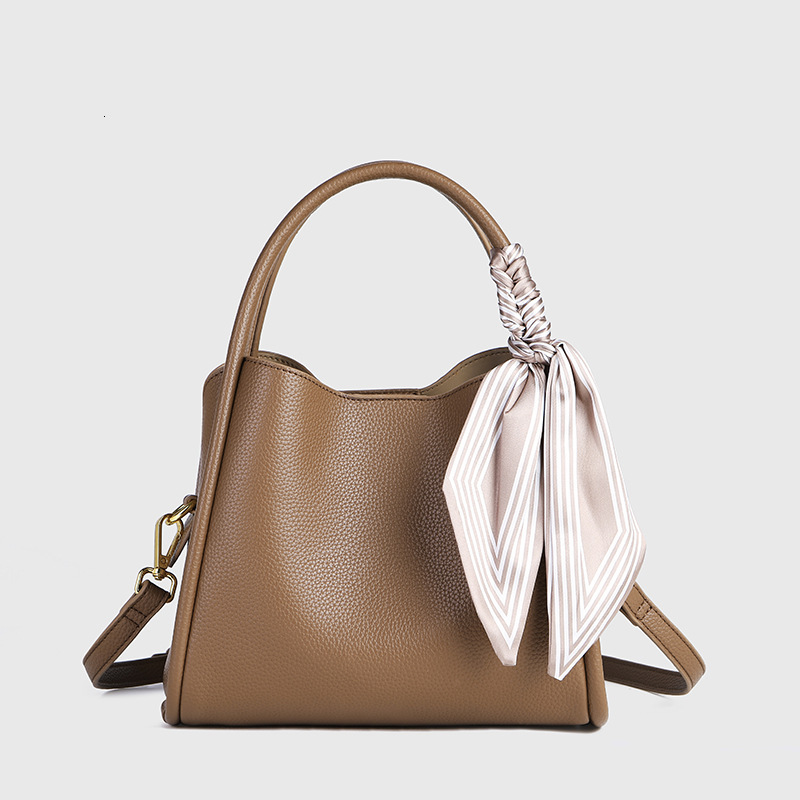 Genuine Leather Women's 2024 New Trendy Vegetable Basket, Hand-Held Water Bucket Bag, Fashionable And High-End Single Shoulder Crossbody Mother&#
