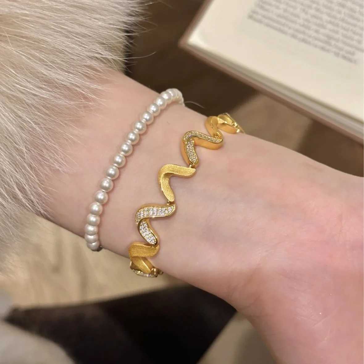 24K niche design sense ripples womens bracelet 9999 light luxury high-end sense point diamond brushed craft bracelet jewelryXJ250315