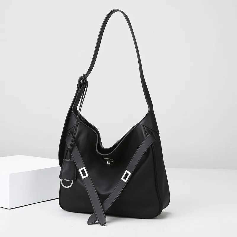 Shoulder bag for business simple yet exquisite with large capacity suitable for women to use Y250315