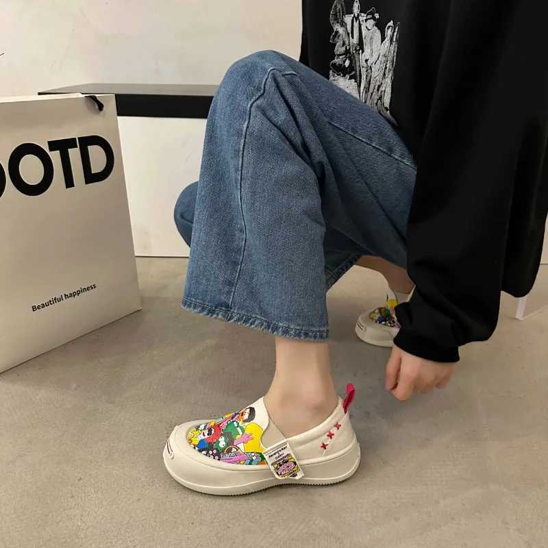 Women Platform Vulcanized Shoes 2024 New Woman Thick Sole Canvas Loafers Fashion Graffiti Sneakers Outdoor Flats Sports Shoes Y250315