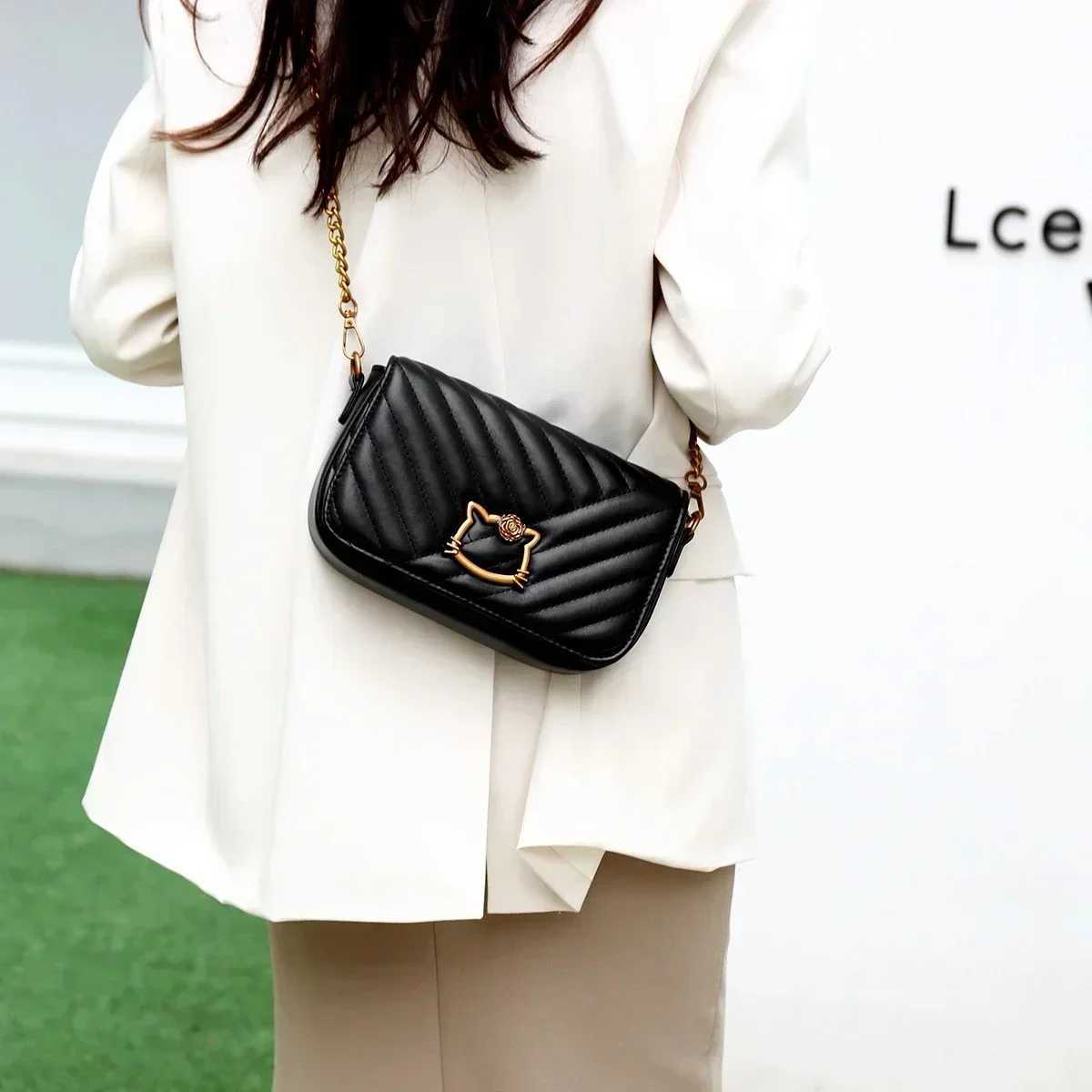 Womens cross shaped bag is fashionable and retro 2024 new shoulder bag trend Korean small square womens bag Y250315