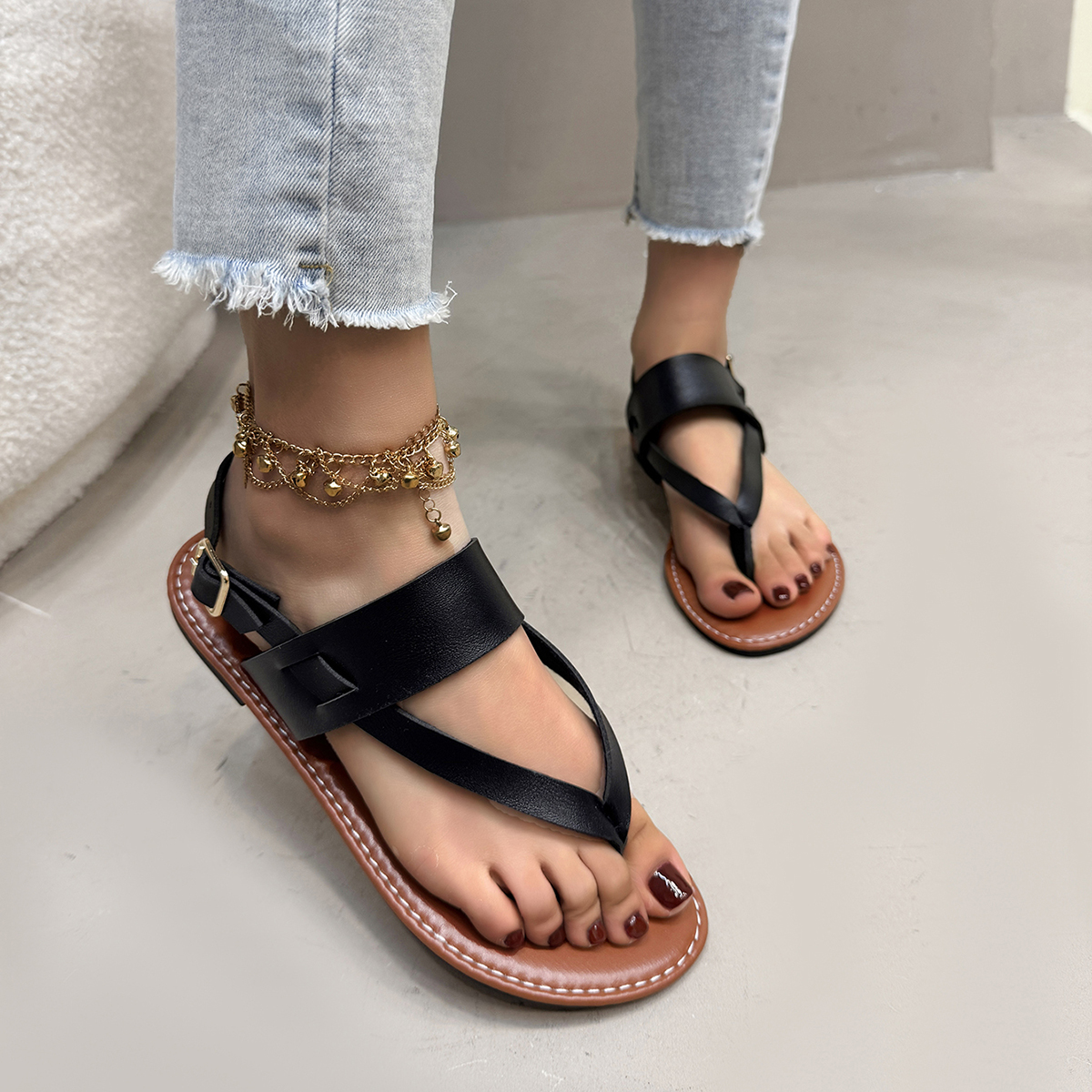 Stylish Ladies' Flats with Breathable Design