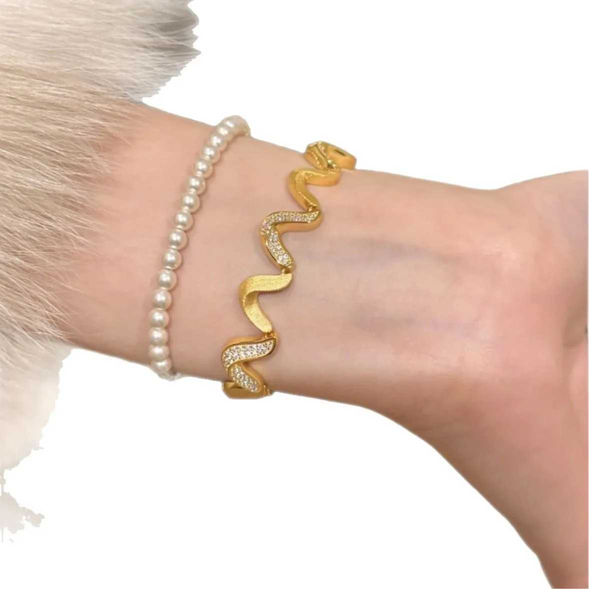 24K niche design sense ripples womens bracelet 9999 light luxury high-end sense point diamond brushed craft bracelet jewelryXJ250315