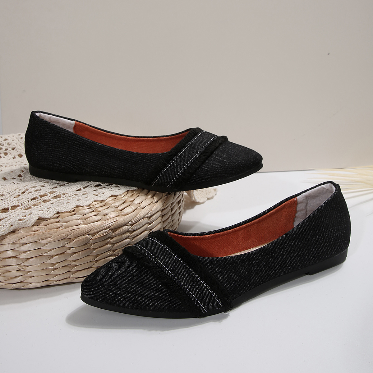 Chic Ladies' Flat Sneakers - Perfect Blend of Style and Functionality