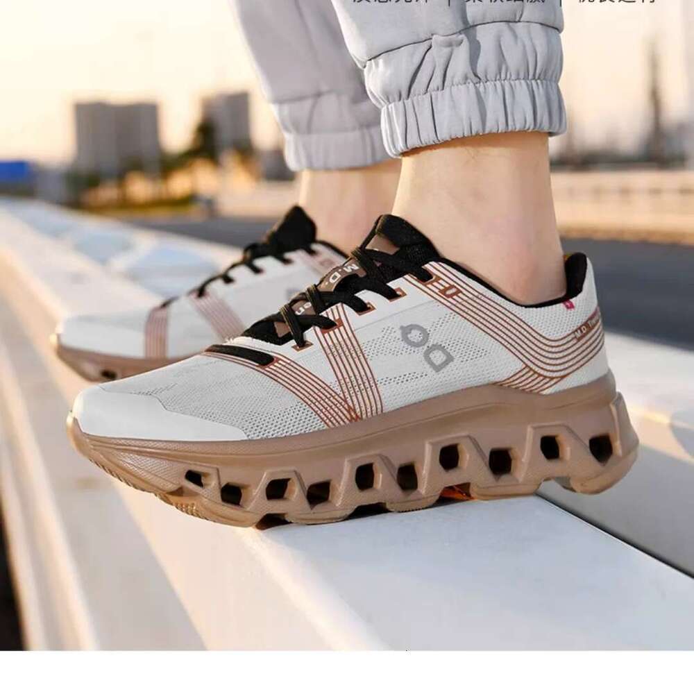 Men's jogging casual shoes, breathable mesh, lightweight, soft sol e, shock-absorbing track and field training sho es