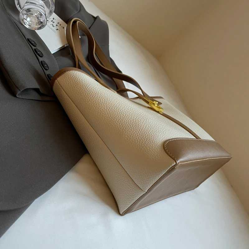 Fashion brand handbag new large capacity shoulder bag high-end womens bag Fashion niche leisure handbag lady Y250315