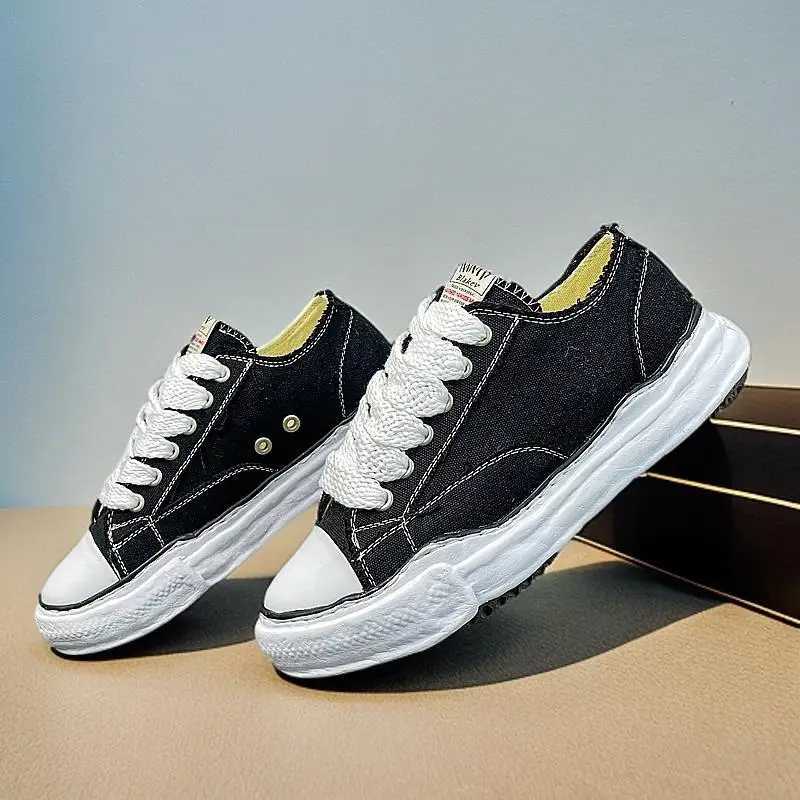 New autumn canvas shoes mens low top thick selling high gain casual sports shoes Y250315