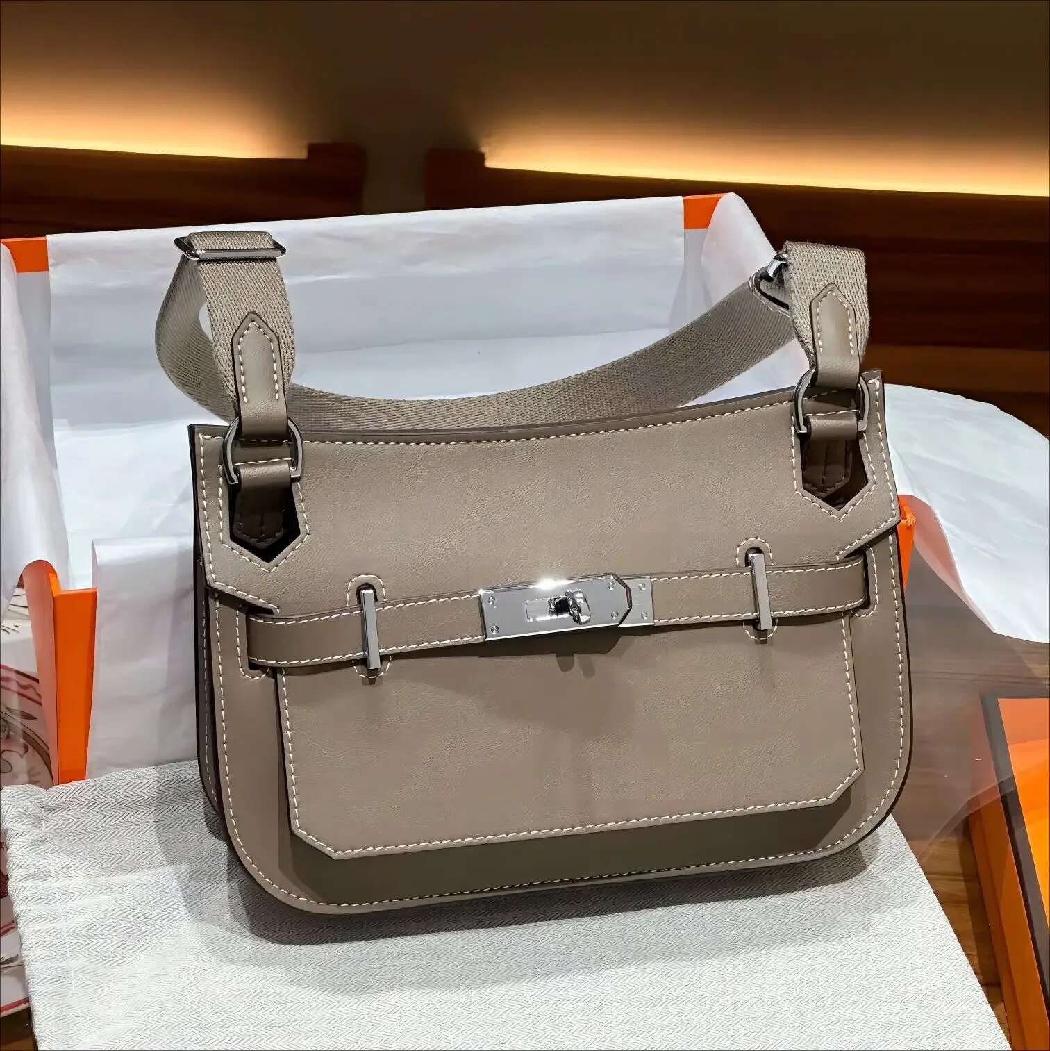 2025 New High-End Fashionable Versatile Genuine Leather Jipai Single Shoulder Crossbody Universal Men's Women's Bag