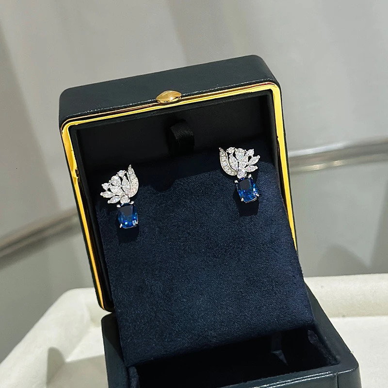 Trends Classic High Quality s Selling Jewelry Earrings Womens Pure Silver Horse Eye Stone Bow Knot 250314