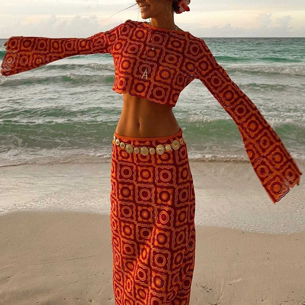 Two Piece Dress TWOTWINSTYLE Hollow Out Slimming Two Piece Set For Women Round Neck Long Slve Top High Waist Skirt Casual Sets Female Style Y2503152YR