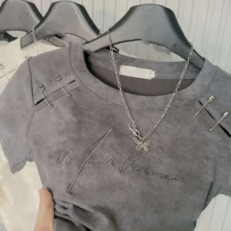 2025 new O-neck short sleeved pleated slim fit T-shirt, retro American style designer, fashionable aesthetic, crop top, embroidered letter women'
