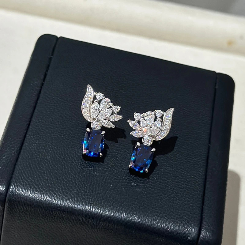 Trends Classic High Quality s Selling Jewelry Earrings Womens Pure Silver Horse Eye Stone Bow Knot 250314