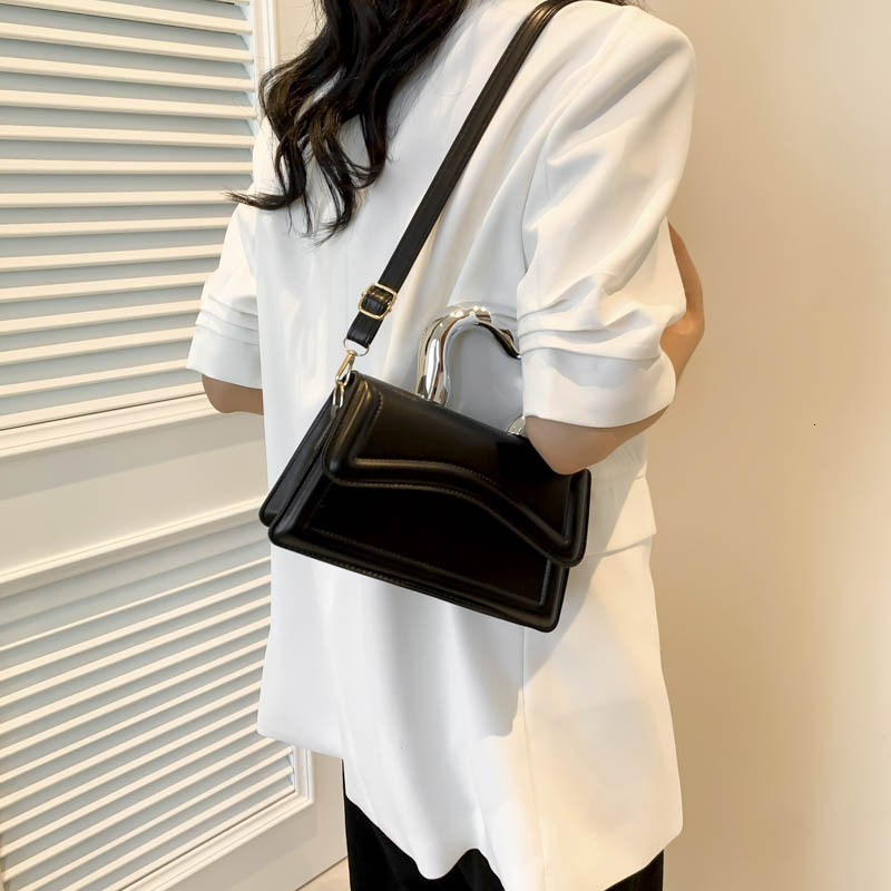 2025 New Designer Shoulder Bag Exquisite Banquet Bag Cute Candy Color Handbag Women's Premium Small Square Bag