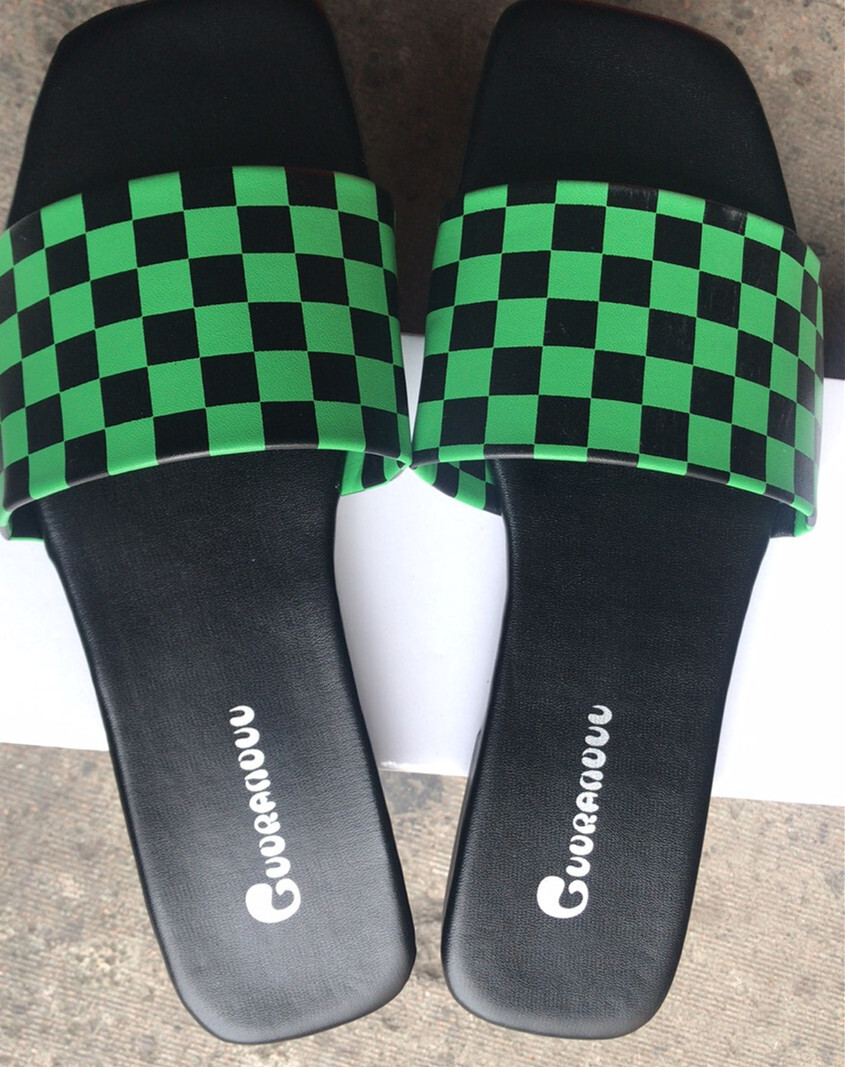 Large Size Shoes 2025 New Designer Sandals Summer Korean Version Checkered One Word Slippers For Women's Fashion Outerwear Flat Bottomed Sandals