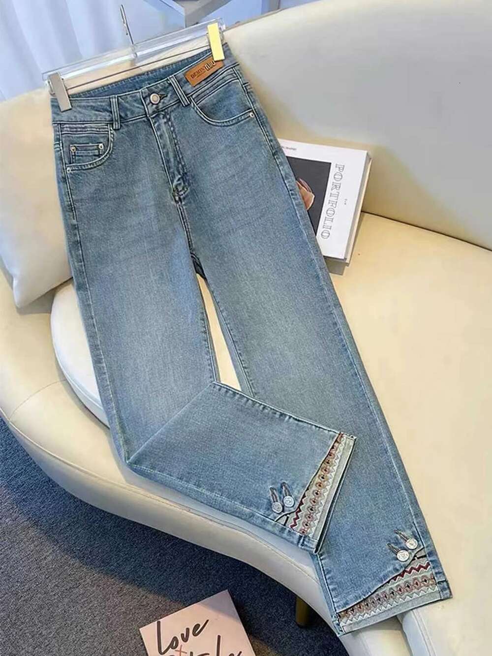 2025 New Women's Spring/Summer Bohemian Style Exquisite Embroidery and Ankle Denim Pants Designer Fashionable Retro High Waist Slimming Blue Drai