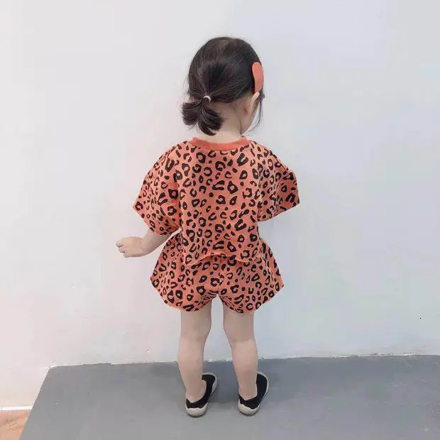 Fashion baby girl set casual summer clothing mother and child leopard print cotton short sleeved Tshirt childrens 250312