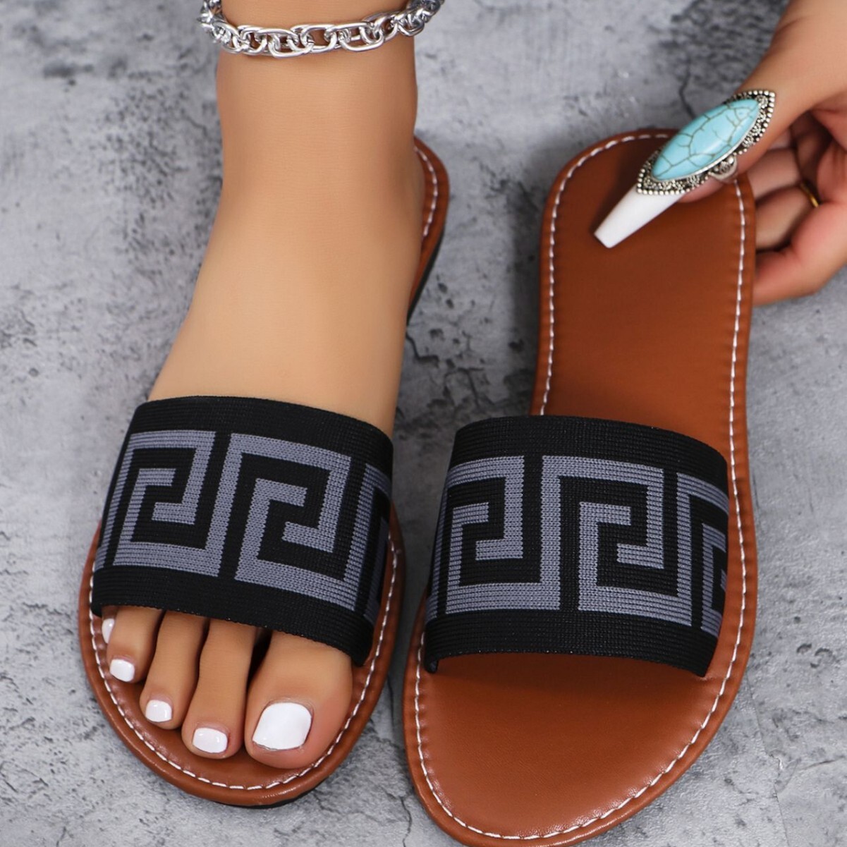 Large Size Flat For Outdoor Wear 2025 New Designer Sandals Summer Fabric Round Head Women's Slippers Slippers