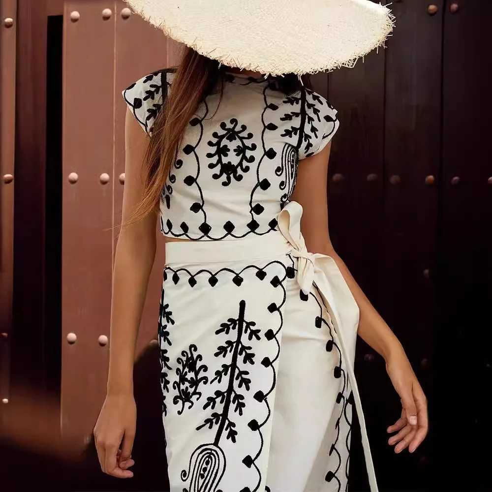 Two Piece Dress Cotton and linen printed top two-piece set for women shoulder pads Slvel crop top lace top womens summer beach set Y250315W0WU