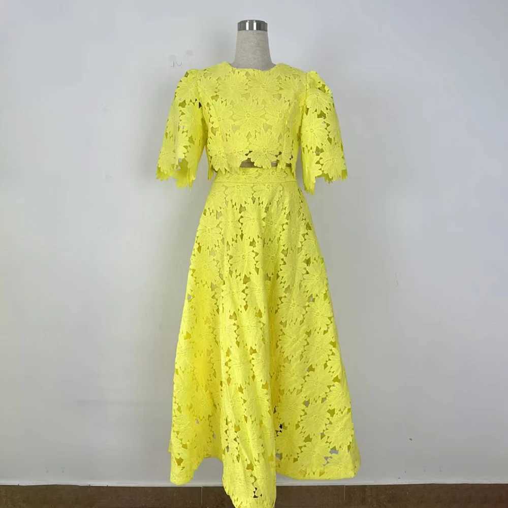 Two Piece Dress TWOTWINSTYLE Solid Two Piece Set for Women Round Neck Half Slve Top High Waist A Line Fashion Skirt Female Summer Suit Female Y250315Y