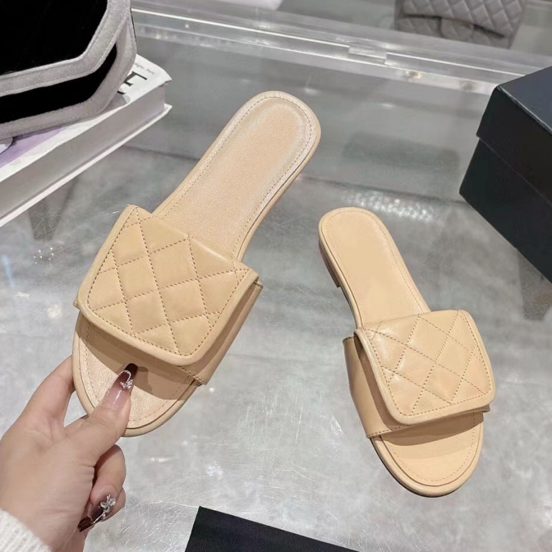 Designer's genuine leather women's slippers, high-quality flat sandals for summer, comfortable soft slippers for hotels, beach sandals, and beach sandals