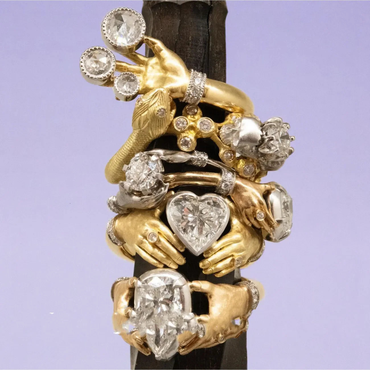 The Middle Ancient Times Style Retro Gold Color Embrace The Zircon Ring Both Hands UNISEX High End Banquet Jewelry Rings 250314