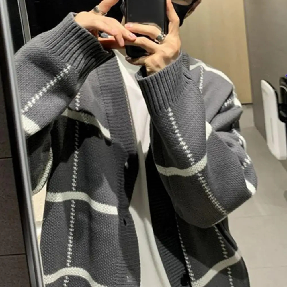 Mens retro knitted cardigan fashionable mens Vneck plain printed autumn and winter casual streetwear 250311