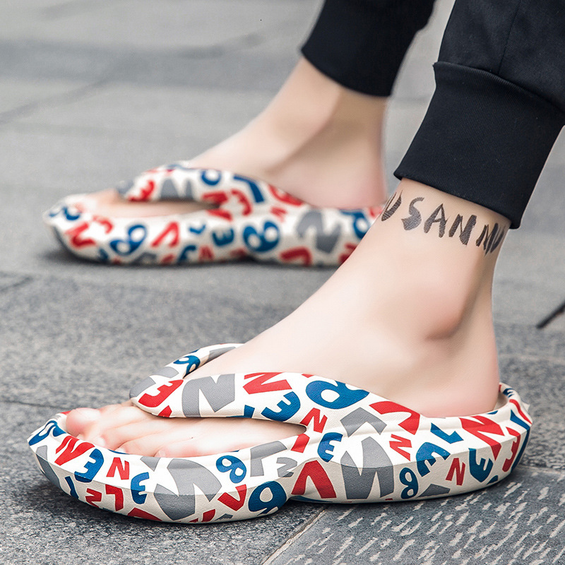 2025 New Designer Sandals Men's Thick Sole Herringbone For Women Wearing Graffiti Print On The Outside Clamping And Feet Feeling Cool Slippers La