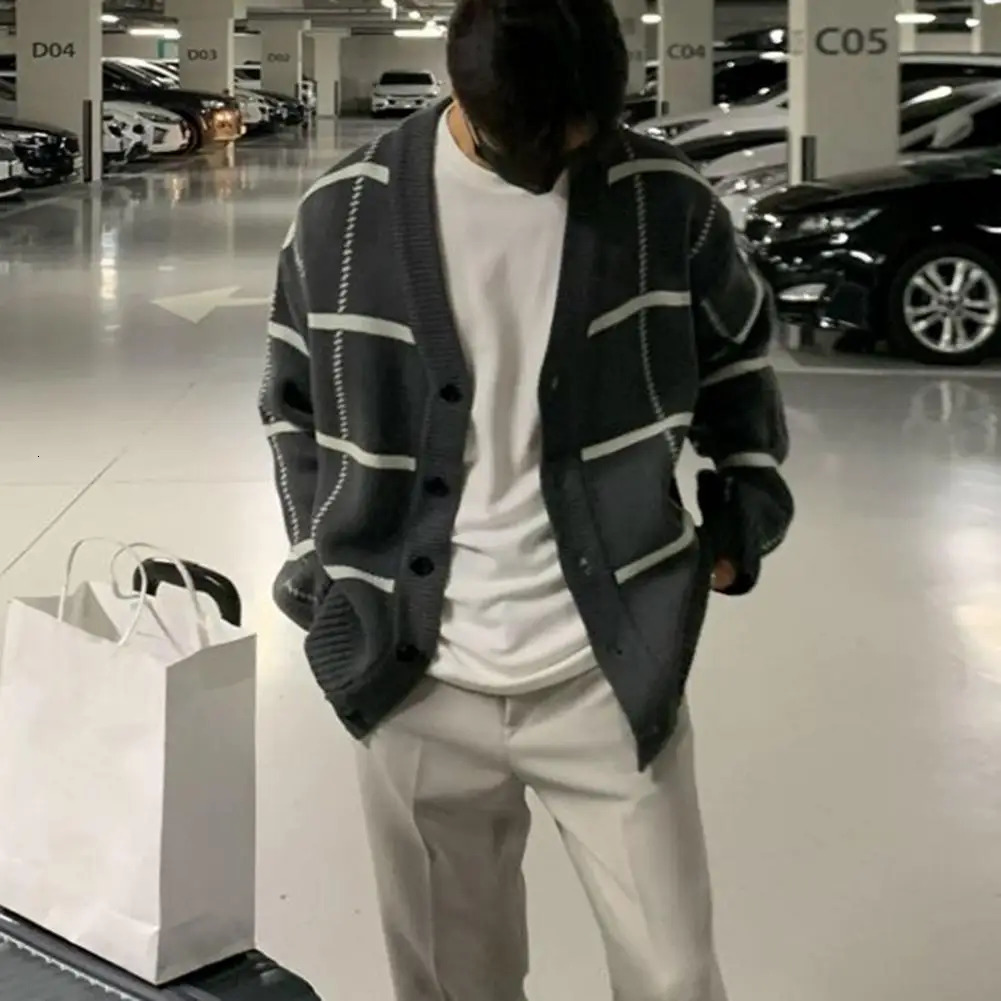 Mens retro knitted cardigan fashionable mens Vneck plain printed autumn and winter casual streetwear 250311
