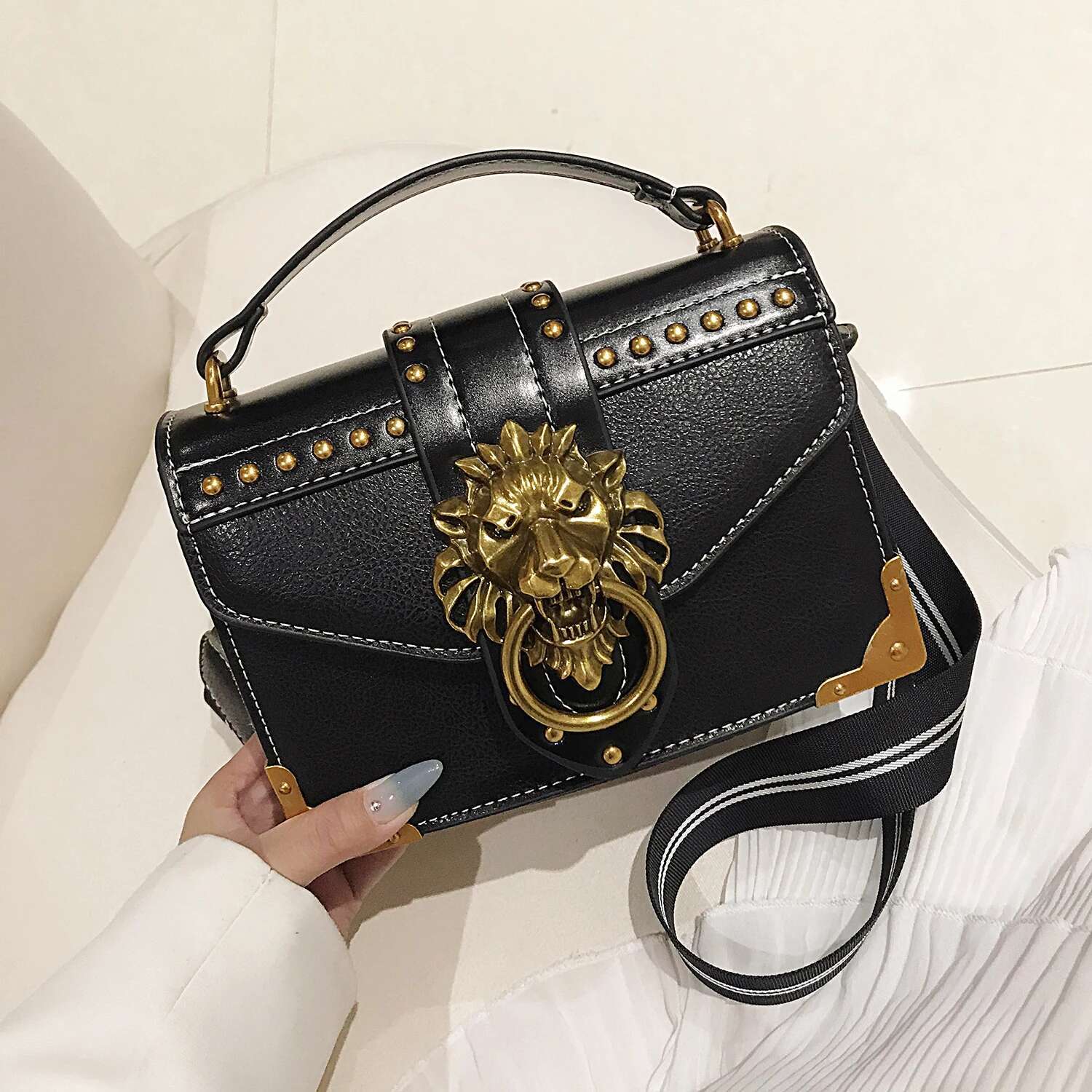 2025 New European and American Retro Single Shoulder Designer Fashion Small Square Crossbody Bag2