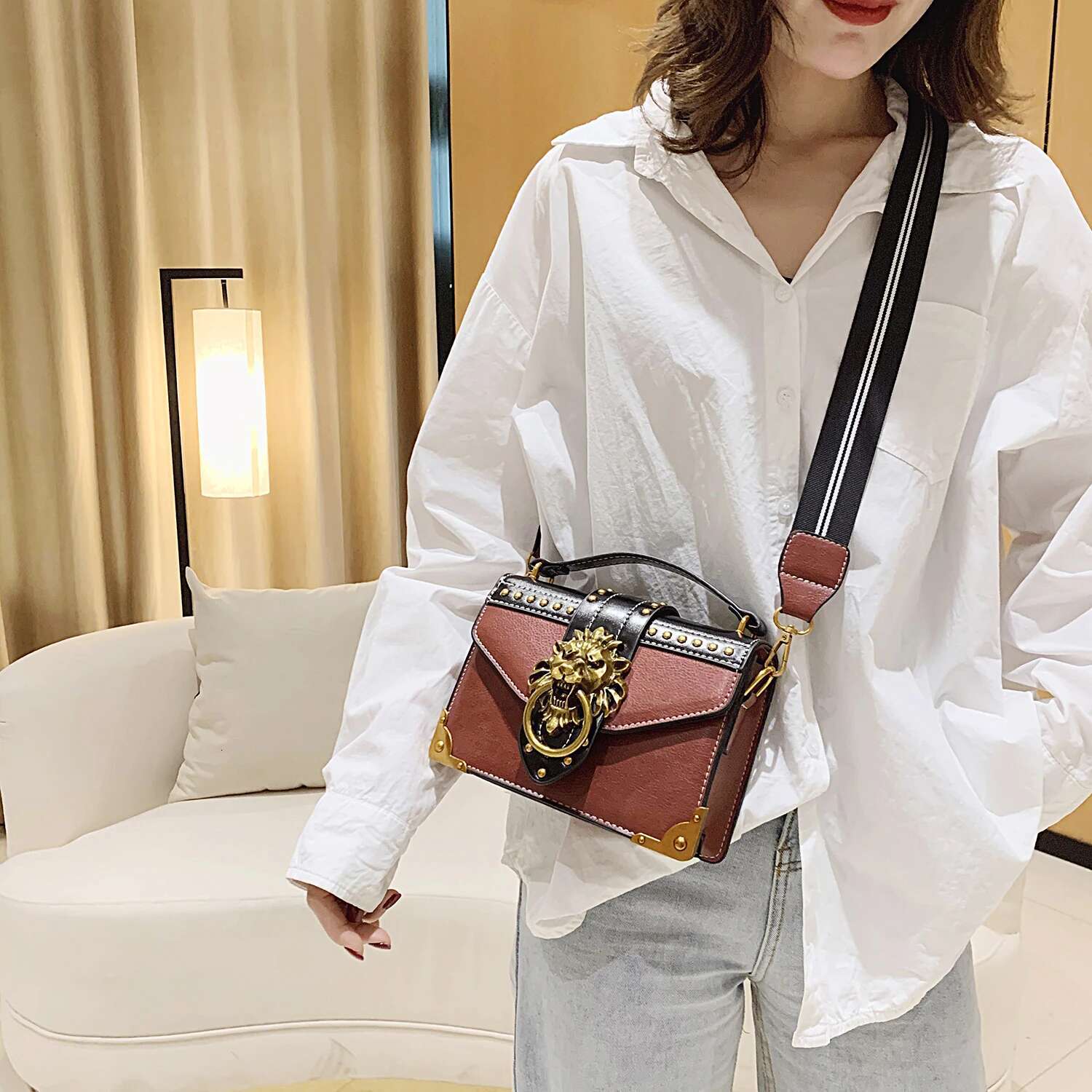 2025 New European and American Retro Single Shoulder Designer Fashion Small Square Crossbody Bag2