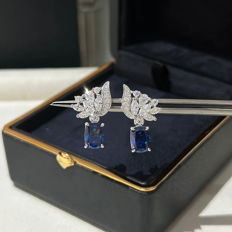 Trends Classic High Quality s Selling Jewelry Earrings Womens Pure Silver Horse Eye Stone Bow Knot 250314