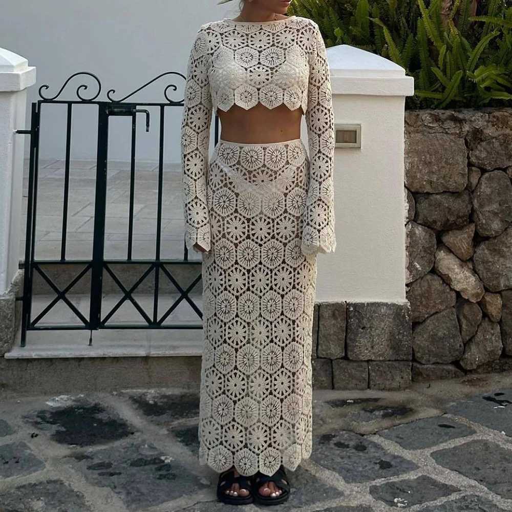 Two Piece Dress TWOTWINSTYLE Hollow Out Slimming Two Piece Set For Women Round Neck Long Slve Top High Waist Skirt Casual Sets Female Style Y2503152YR