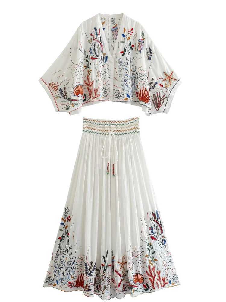 Two Piece Dress Fitting Retro Embroidery Womens Competition Set Dance Costume Party Summer Flower Costume Crop Top Tight Clothes Women Y2503156O5D
