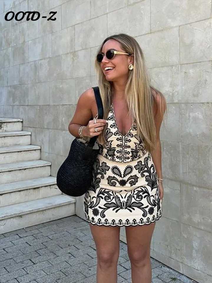 Two Piece Dress Print Crop Top Mini Ski Set Womens Beach Slvel V-neck Back Tank Top High Waist Ski Womens Set 2025 Summer Womens Set Y250315TW4J